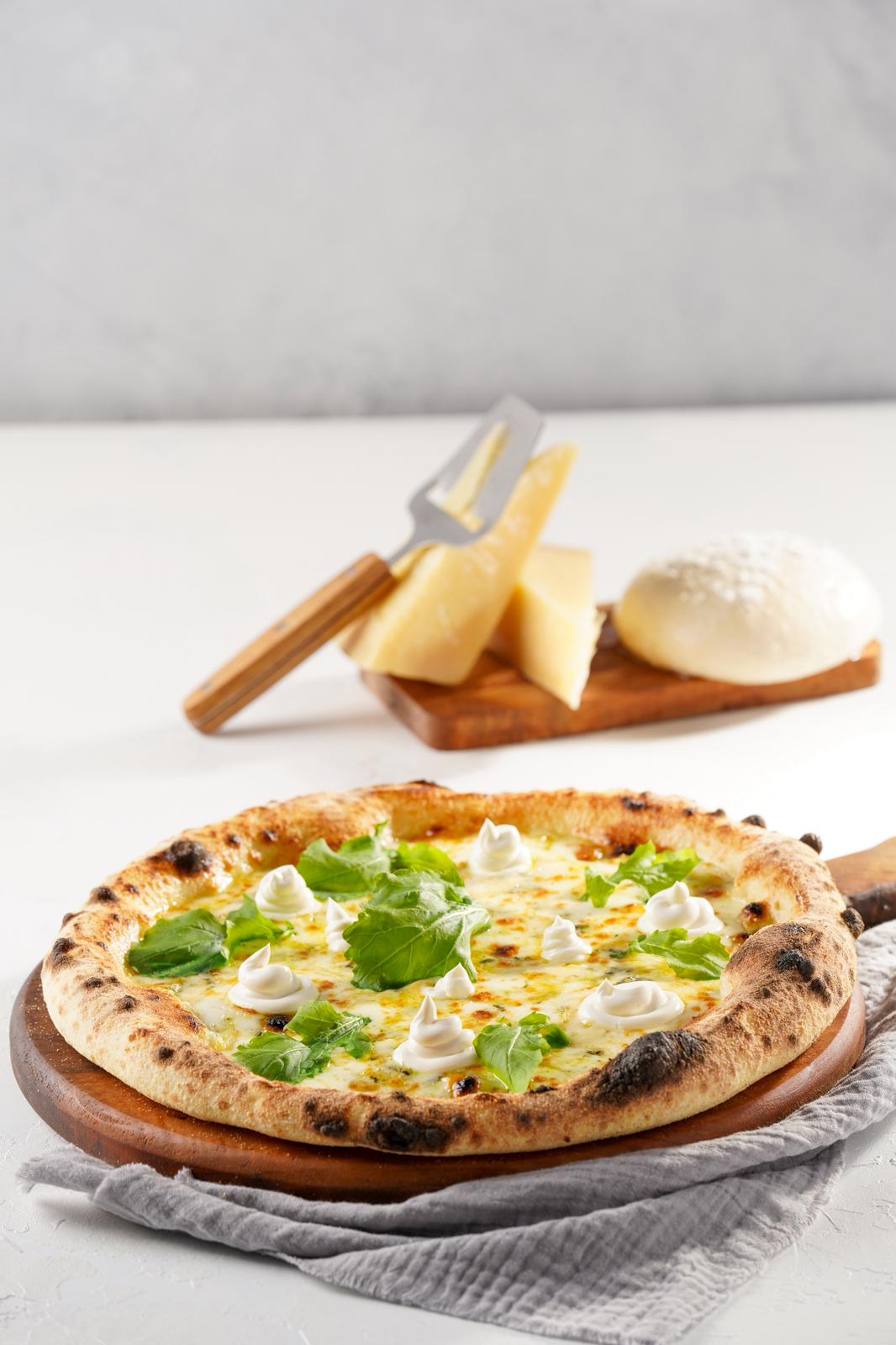 Quattro formaggi pizza